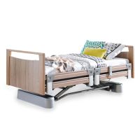 Komfort-Pflegebett Scintilla 2000 in Holzoptik mit Seitengittern und Bettkasten