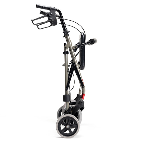 Rollator Eco-Light champagnerfarben zusammengeklappt, platzsparend von der Seite