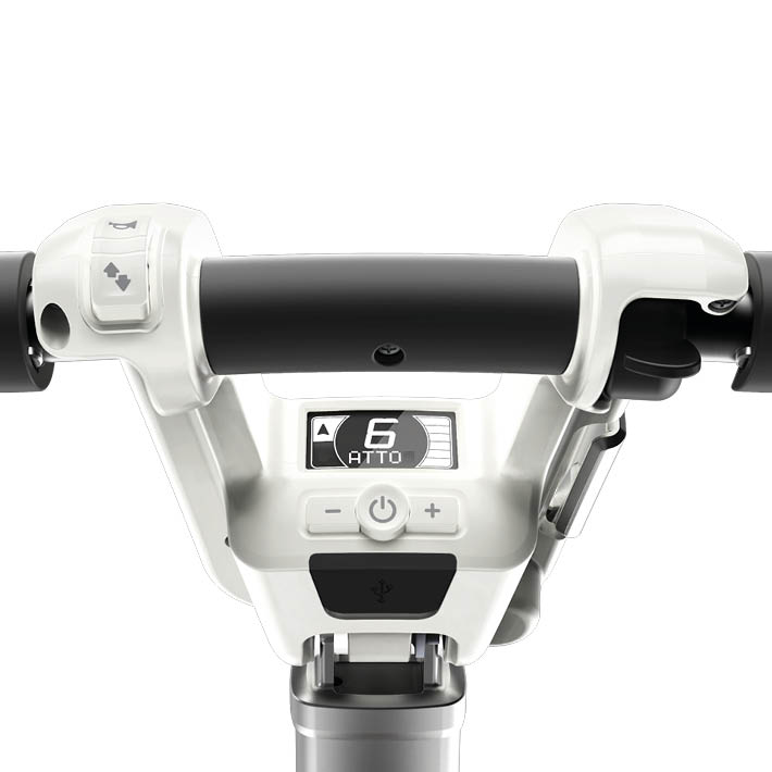 Lenker-Detail des ATTO mit Display in Stufe 6, Ein-Aus-Taste und USB-Anschluss