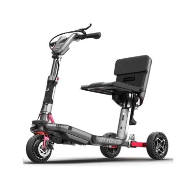 Elektro-Scooter ATTO Sport in Schwarz mit roten Akzenten, dreirädrig mit gepolstertem Sitz