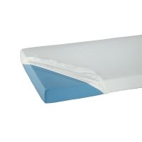 Matratzenschutz PU, weisser Spannbezug ueber blauer Matratze