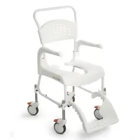 Weisser Dusch- und Toilettenstuhl Etac Clean mit Rollen und hochklappbarer Fussstuetze