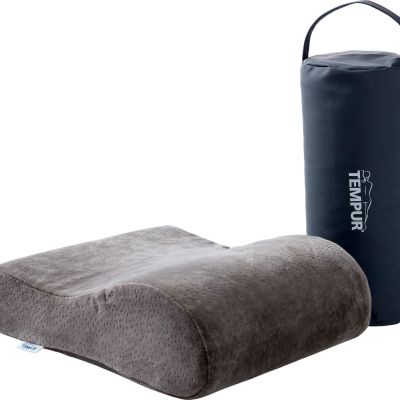Tempur Reisekissen, graues ergonomisches Nackenkissen mit dunkelblauer Transporttasche