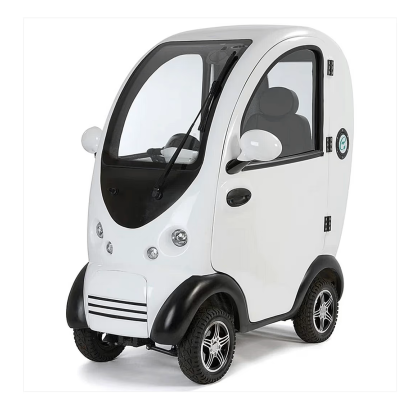 Geschlossener Kabinen-Elektroscooter Cabina in Weiss mit Verglasung und vier Rädern