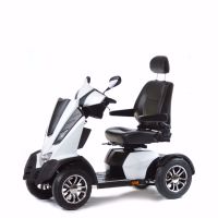 Elektroscooter Maximo S in Weiss, Seitenansicht mit Drehsitz und vier Raedern