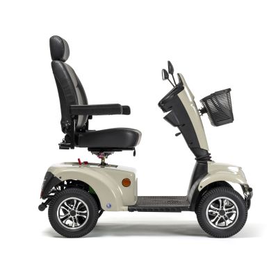 Elektroscooter CERES Swiss Edition in Beige, Seitenansicht mit Drehsitz und Korb