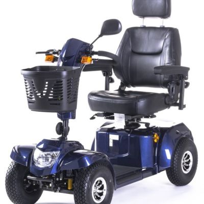 Vierrädriger Elektroscooter Bility S in Blau mit gepolstertem Sitz, Kopfstütze, Korb und Beleuchtung