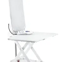 Badelift Aquatec Orca in Weiss mit hoher Rückenlehne und Scherenhubmechanik für die Badewanne