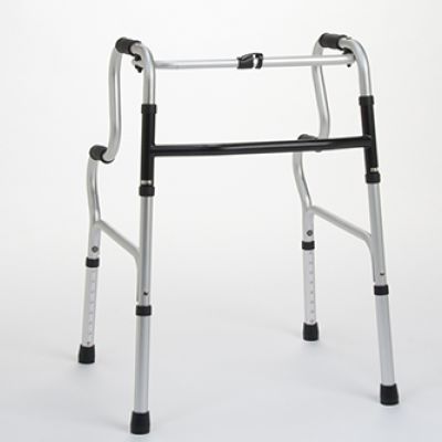 Gehgestell Lindsey aus Aluminium, hoehenverstellbar mit einem schwarzen Quergriff