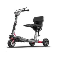 Elektro-Scooter ATTO Sport in Schwarz mit roten Akzenten, dreirädrig mit gepolstertem Sitz