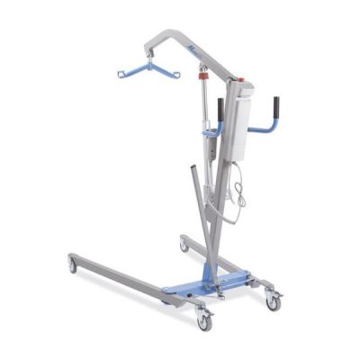 Patientenlifter Muevo 200 kg, fahrbarer Personenlifter mit grauem Mast, blauem Spreizbügel und Rollen